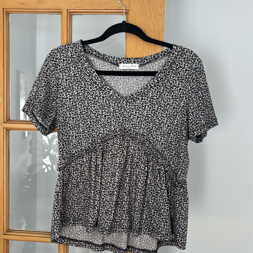 Like new women’s blouse black and white print size small